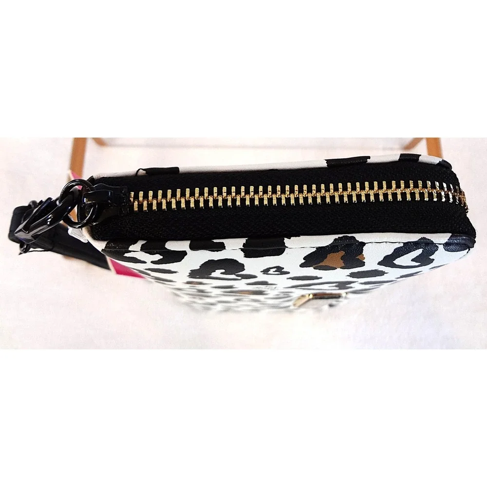 Betsey Johnson‎ Leopard Heart Print Wristlet Wallet Clutch Zip Around NWT